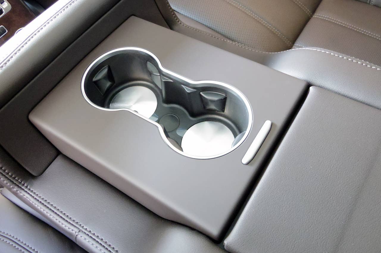 2013 Land Rover Range Rover rear seat cupholders