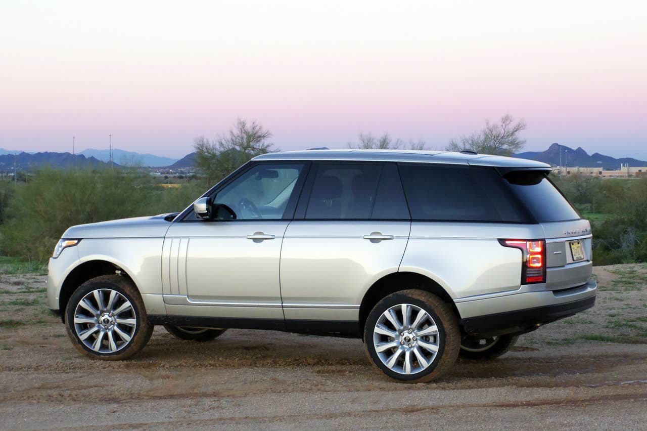 2013 Land Rover Range Rover rear 3/4 view