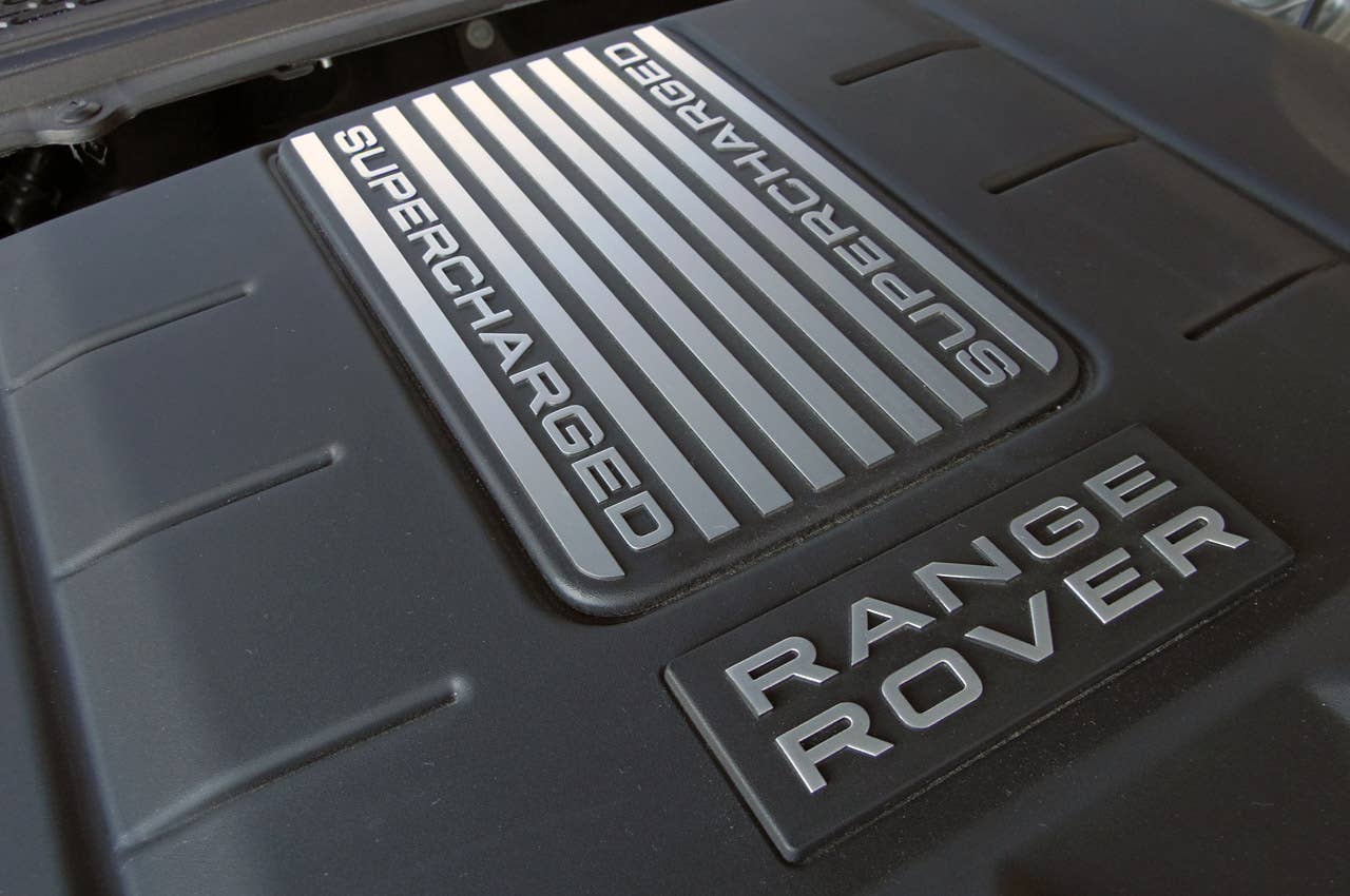 2013 Land Rover Range Rover engine detail