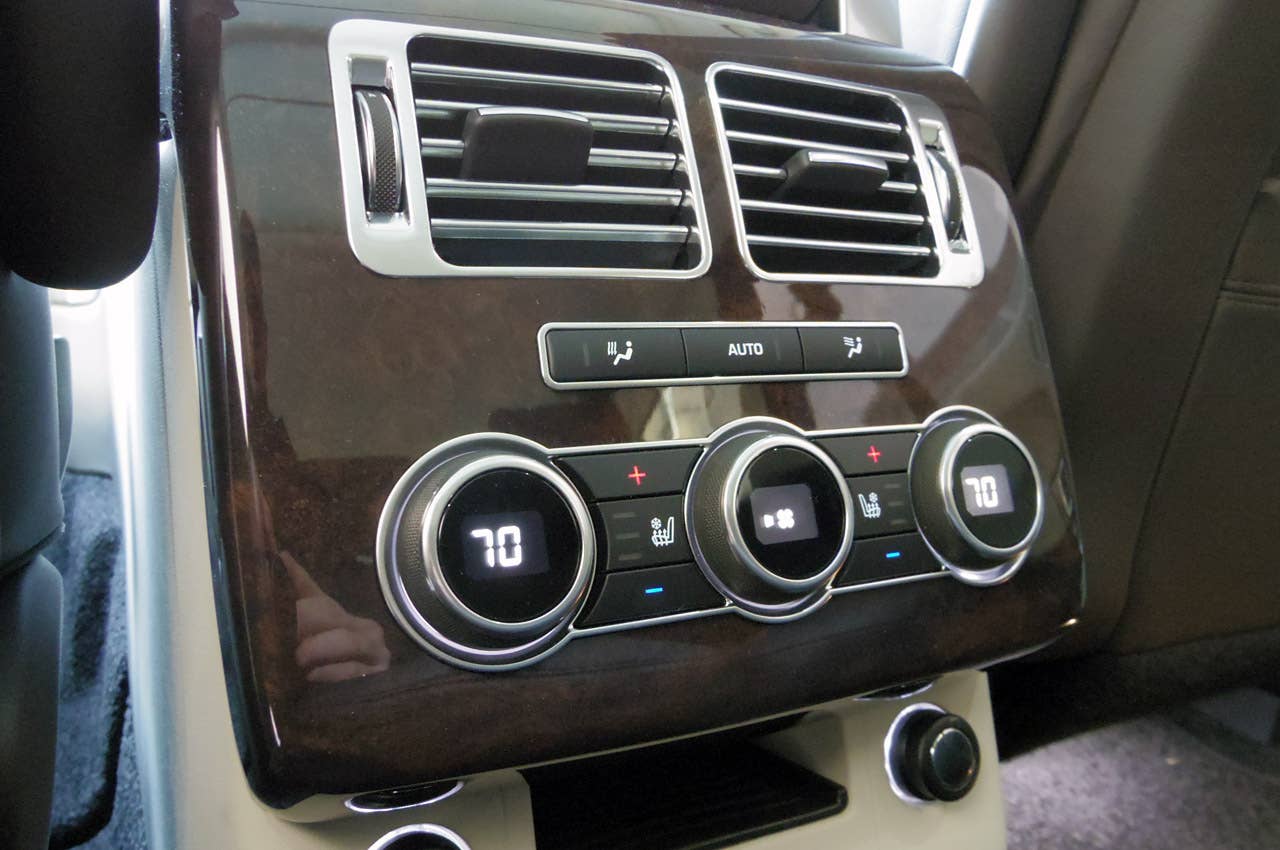 2013 Land Rover Range Rover rear seat climate controls