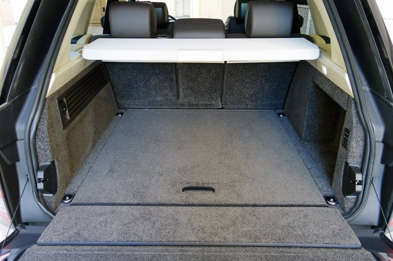 2013 Land Rover Range Rover rear cargo area