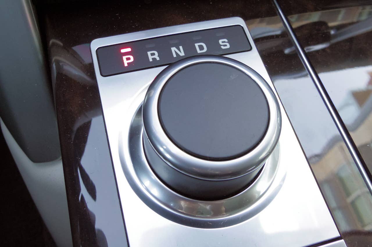 2013 Land Rover Range Rover gear selector