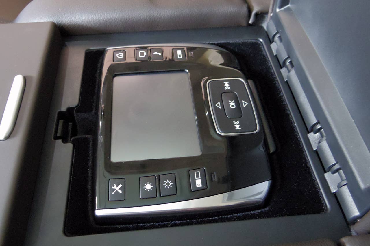2013 Land Rover Range Rover rear seat entertainment controls
