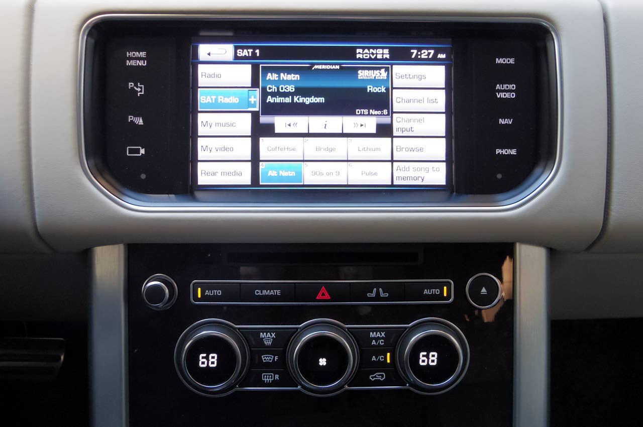 2013 Land Rover Range Rover instrument panel