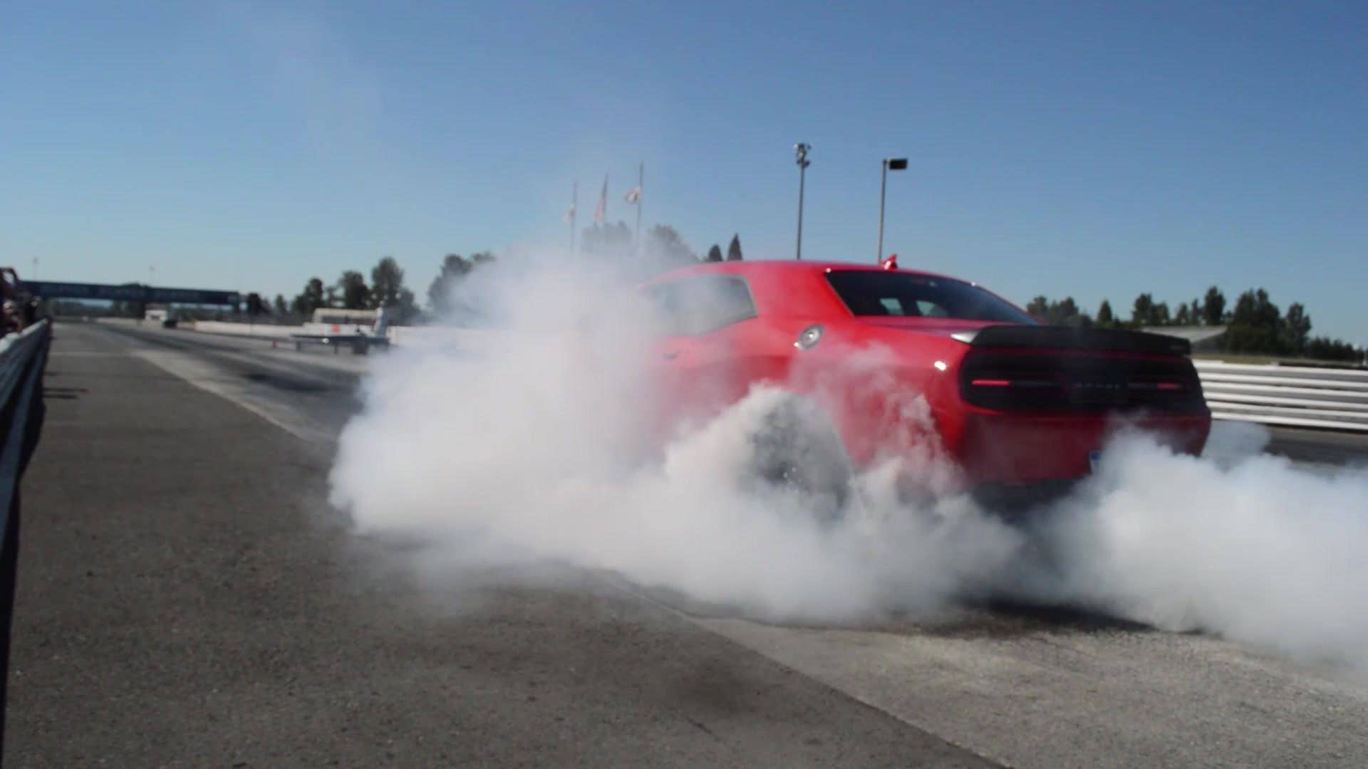 2015 Dodge Challenger SRT Hellcat Burnout | Autoblog Short Cuts