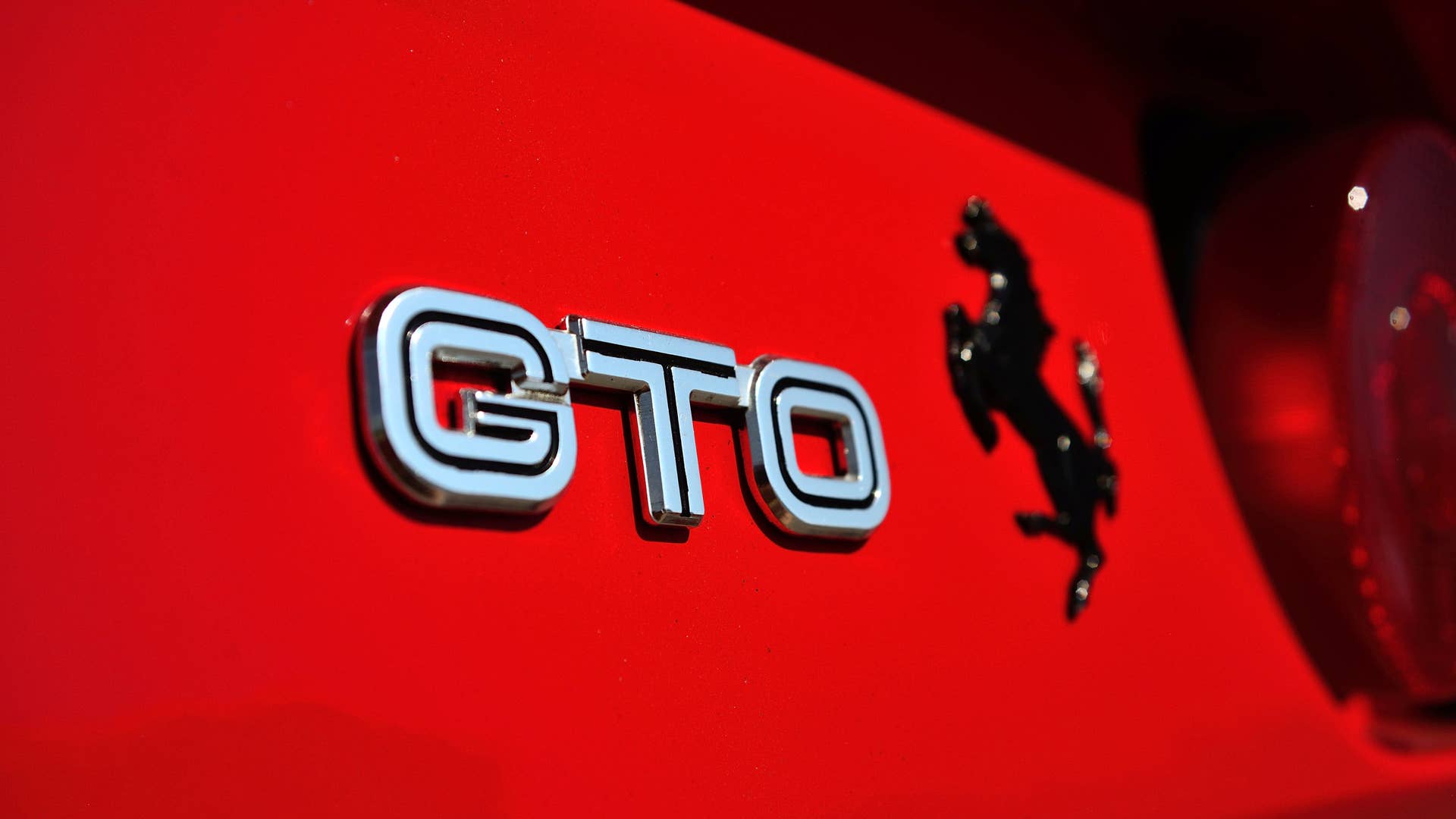 1985 FERRARI 288 GTO Badge Exterior
