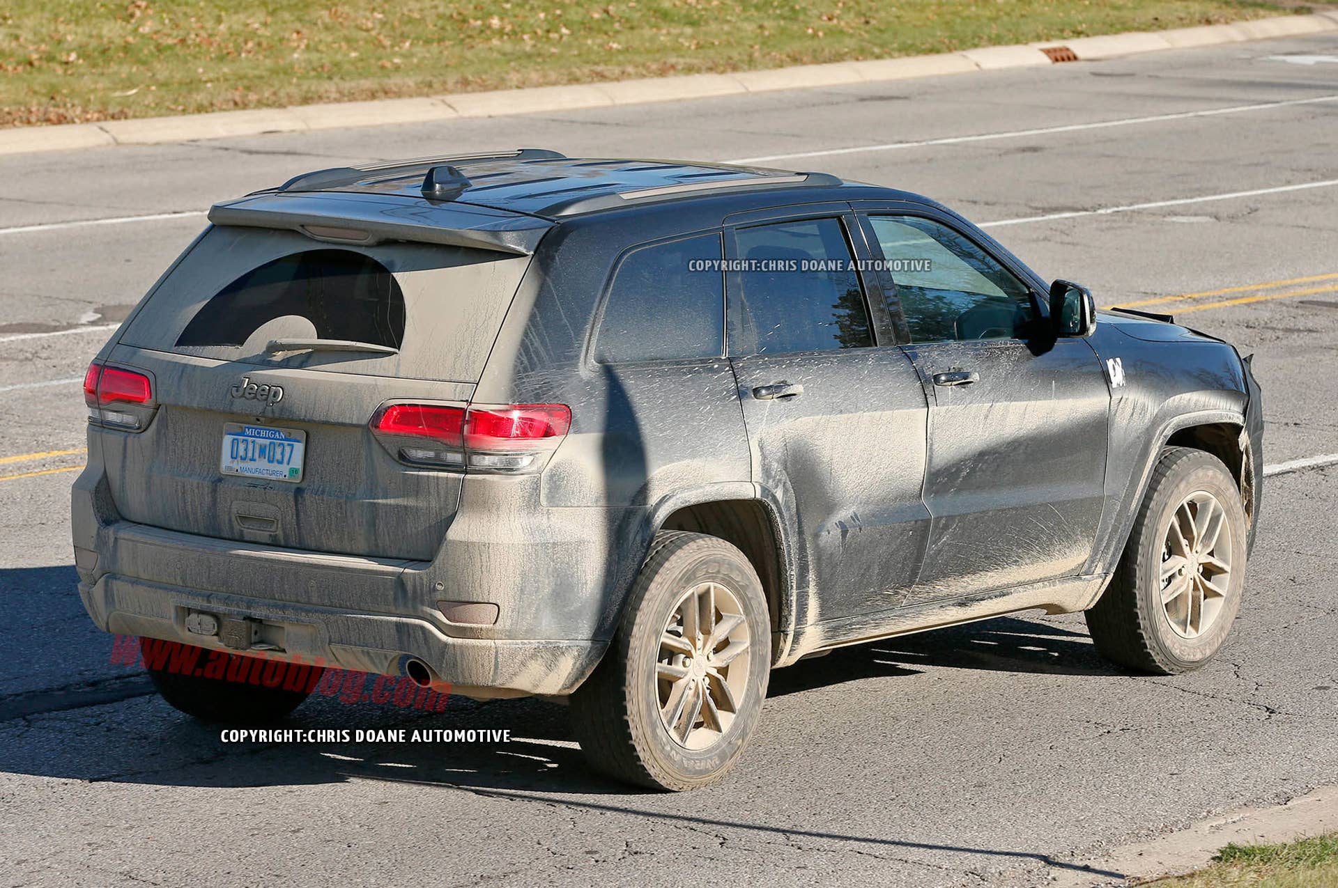 2017 Jeep Grand Cherokee facelift spied rear 3/4