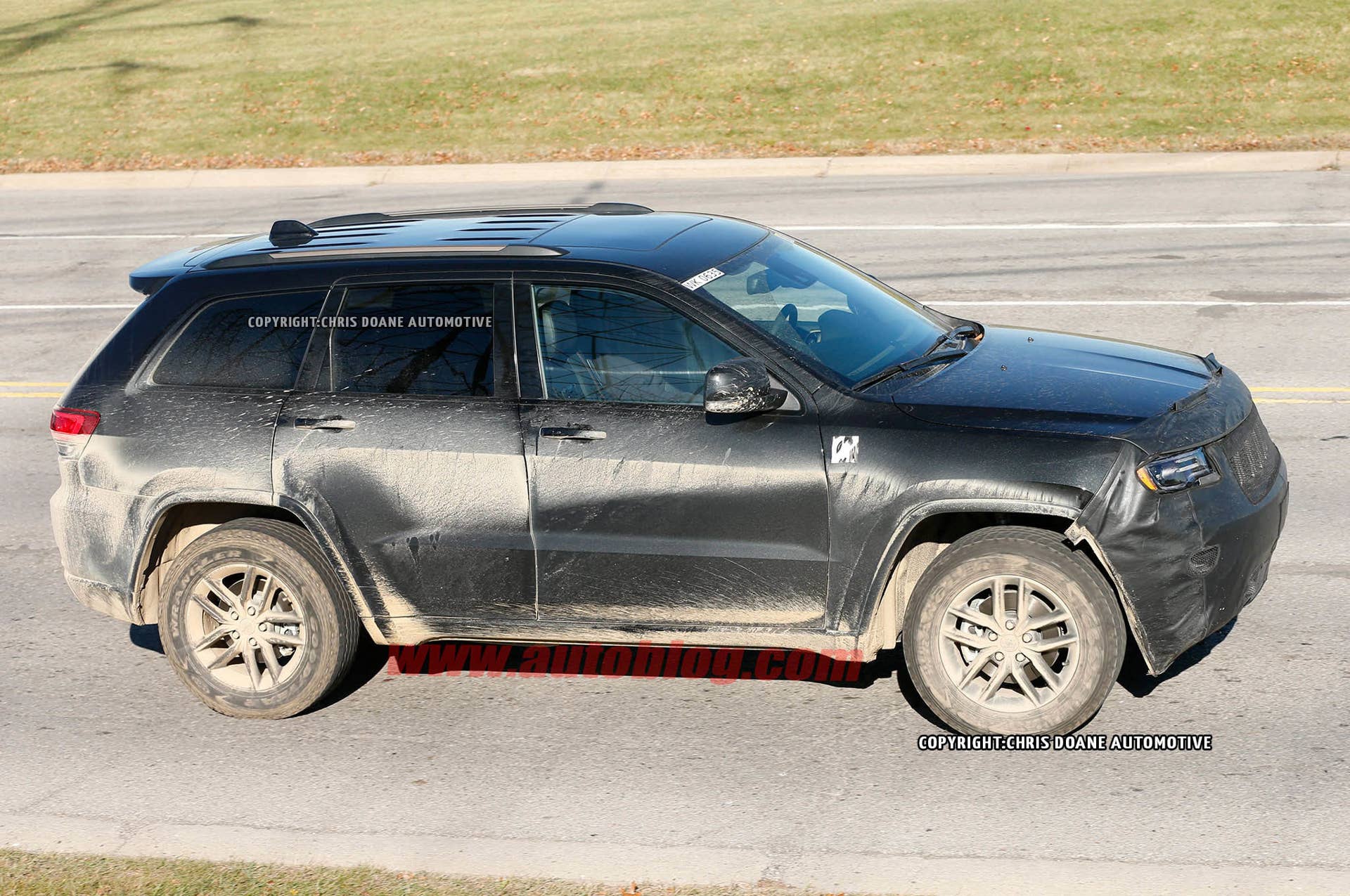 2017 Jeep Grand Cherokee facelift spied profile