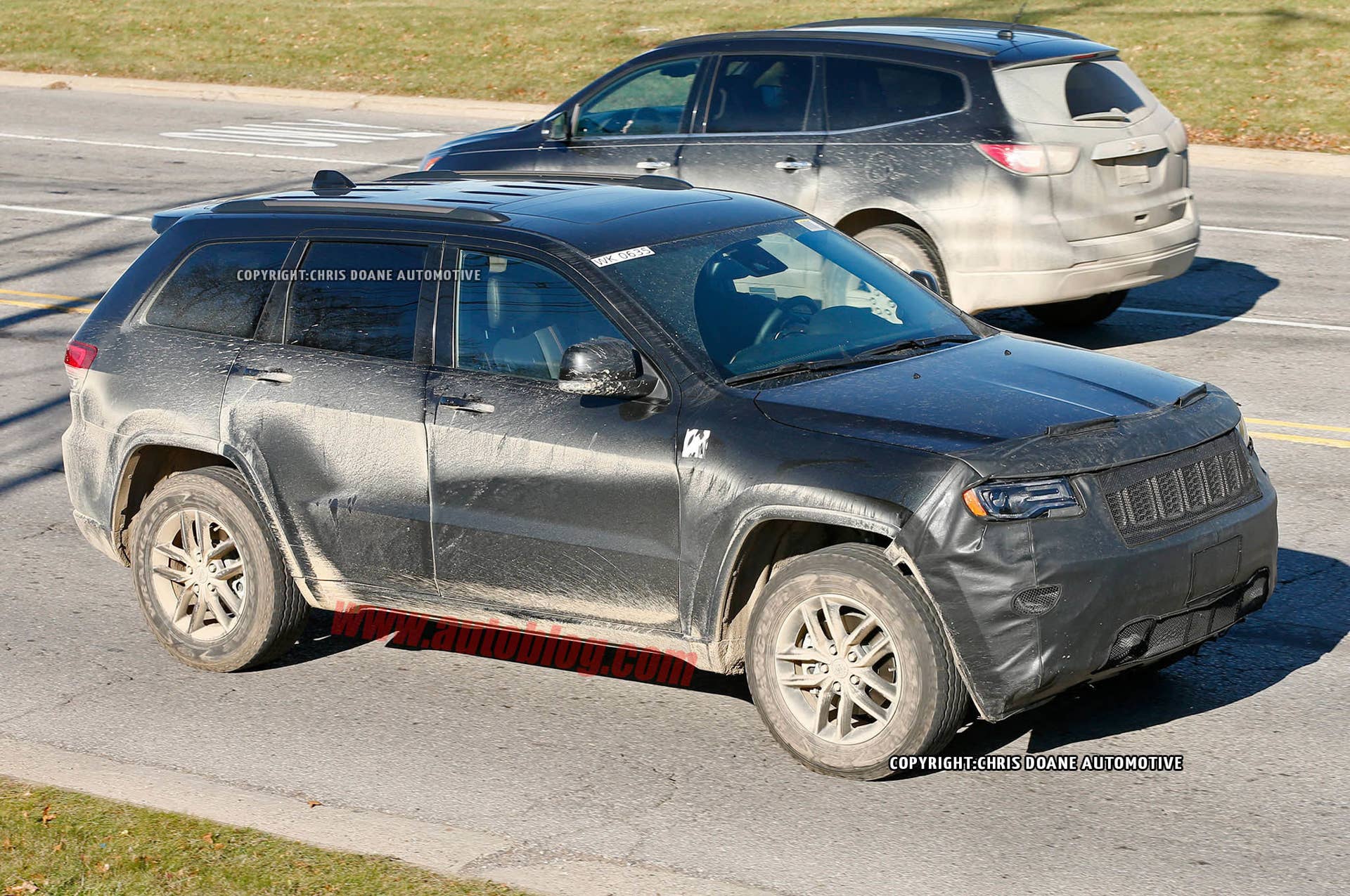 2017 Jeep Grand Cherokee front 3/4