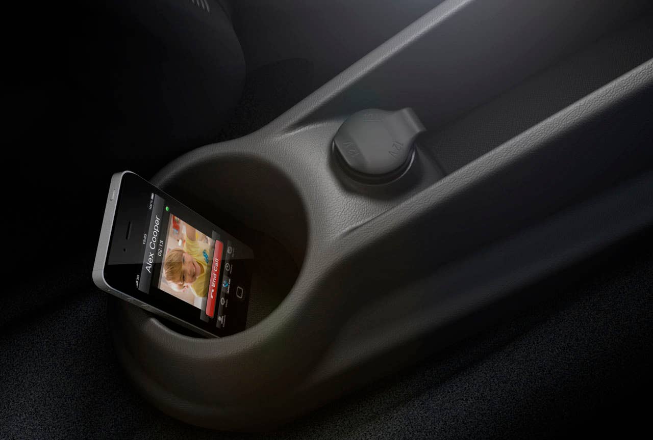 The 2014 Chevrolet Spark EV,unveiled at the 2012 Los Angles Auto Show,gives EV drivers the high tech infotainment they want- and need- to get the most out of their EV experience. With two reconfigurable, HD, seven inch color LCD screens, the Spark EV features a customizable interface with confidence gauge. Spark EV also has Chevrolets exclusive MyLink radiowhich brings smartphone-based infotainment including apps for BringGofull-function navigation, Siri voice recognition, TuneInglobal internet radio, Pandoraand Stitcher into the vehicle. Note: All Spark EV range values represented in these photographs are for reference only and do not represent the range of the vehicle.