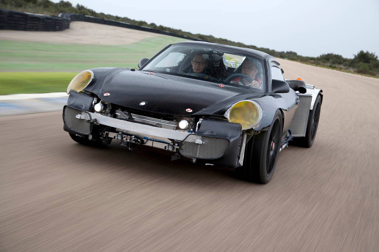 Porsche 918 Spyder front 3/4 on track