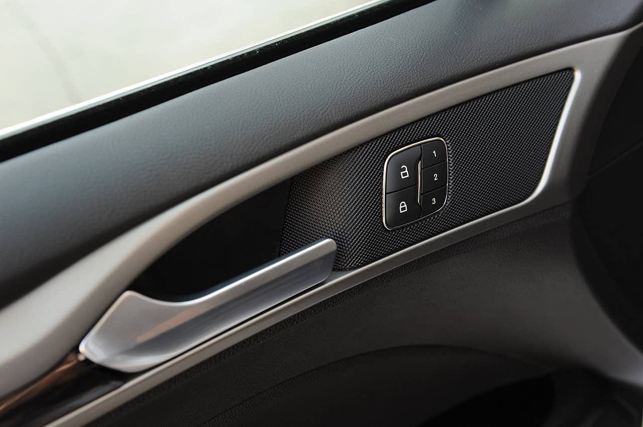 2013 Ford Fusion door speaker