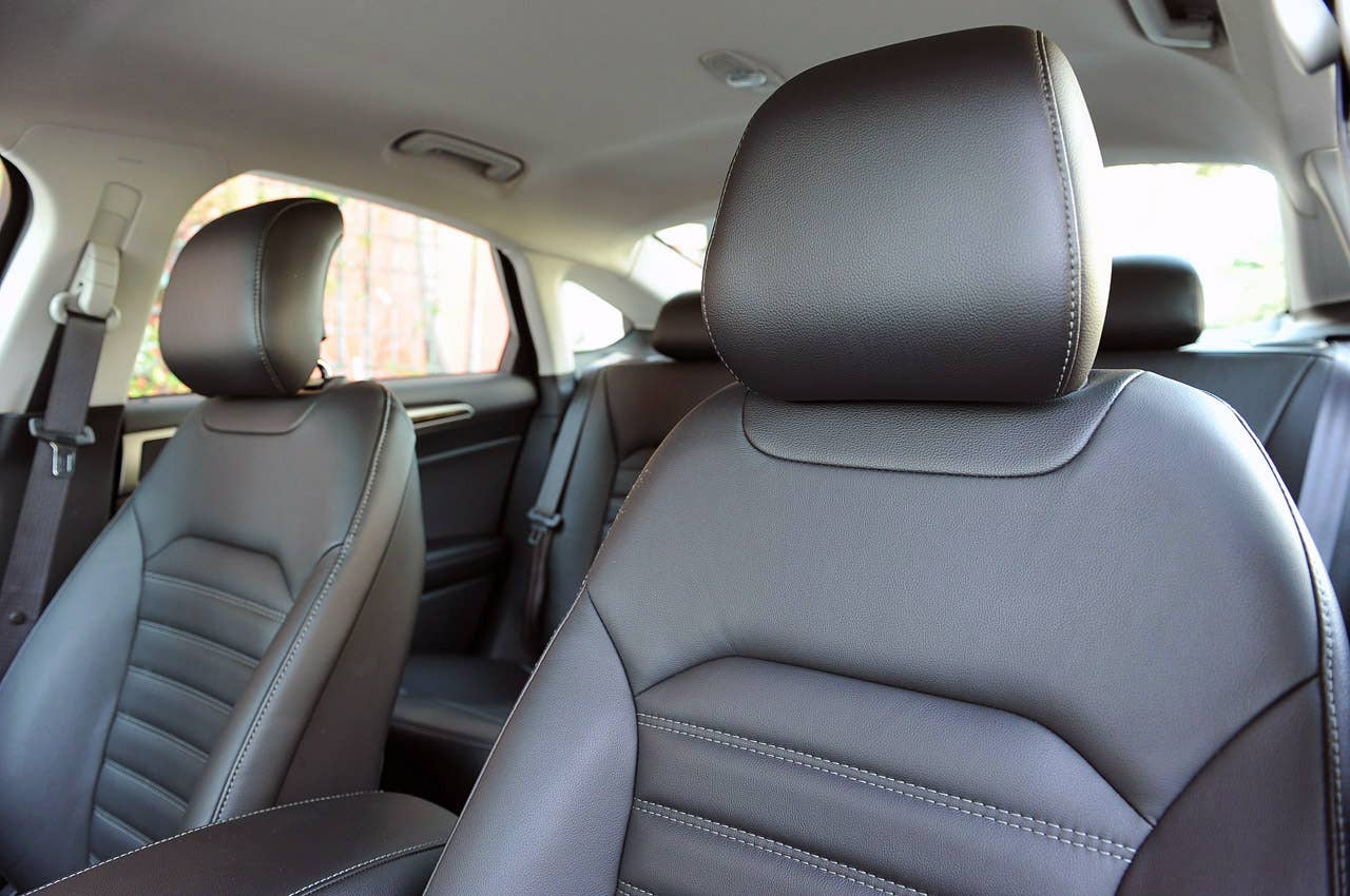 2013 Ford Fusion front seats