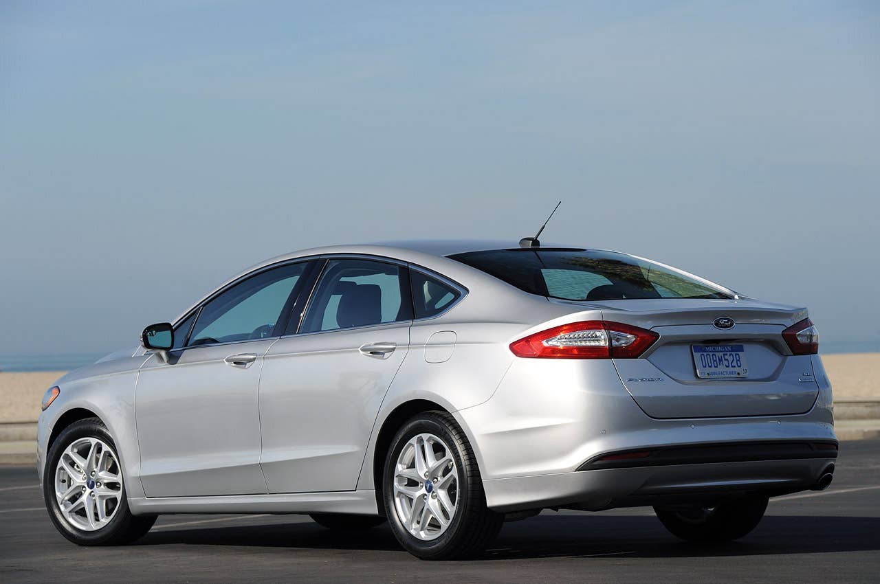 2013 Ford Fusion rear 3/4 view