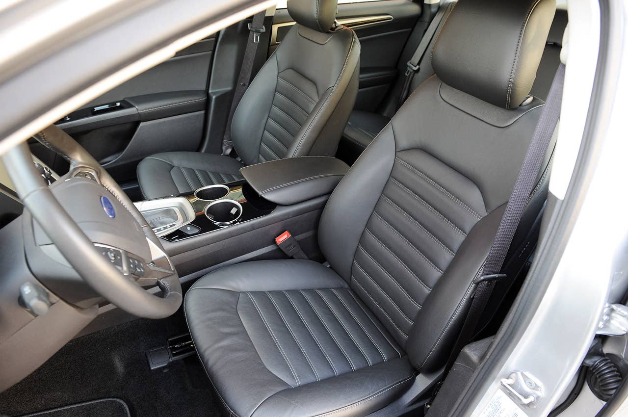 2013 Ford Fusion front seats