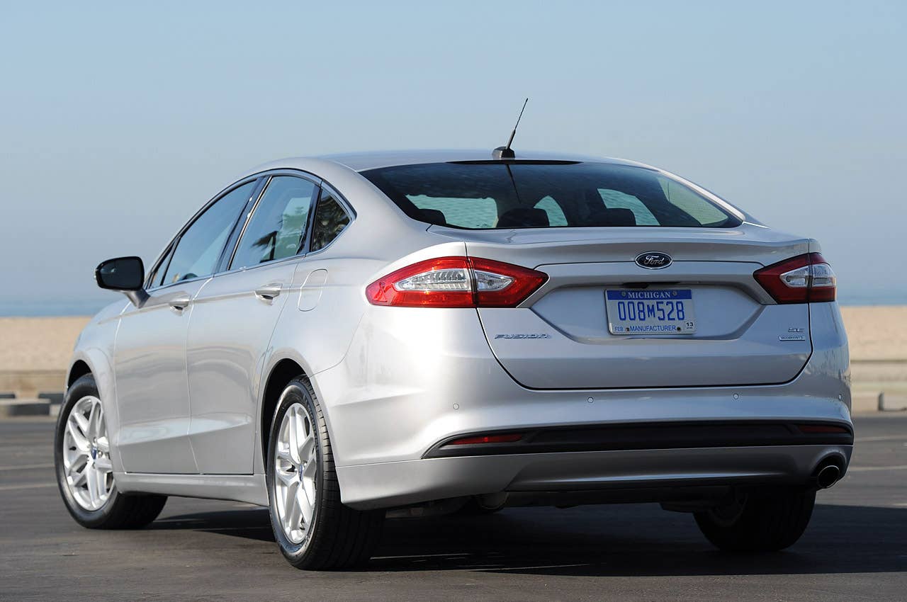 2013 Ford Fusion rear 3/4 view