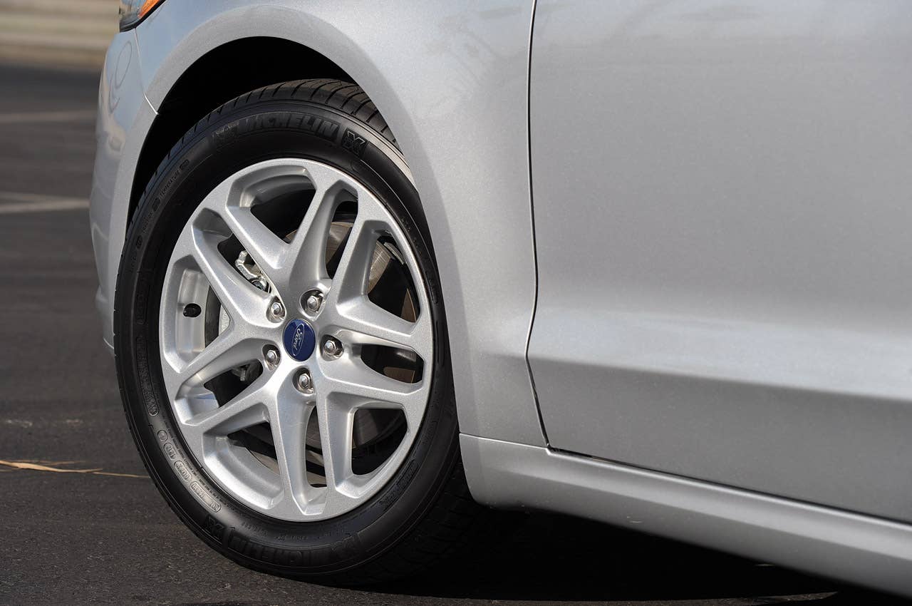2013 Ford Fusion wheel
