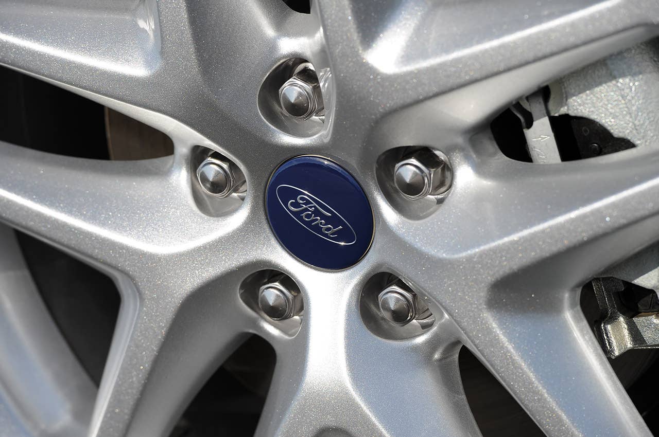2013 Ford Fusion wheel detail