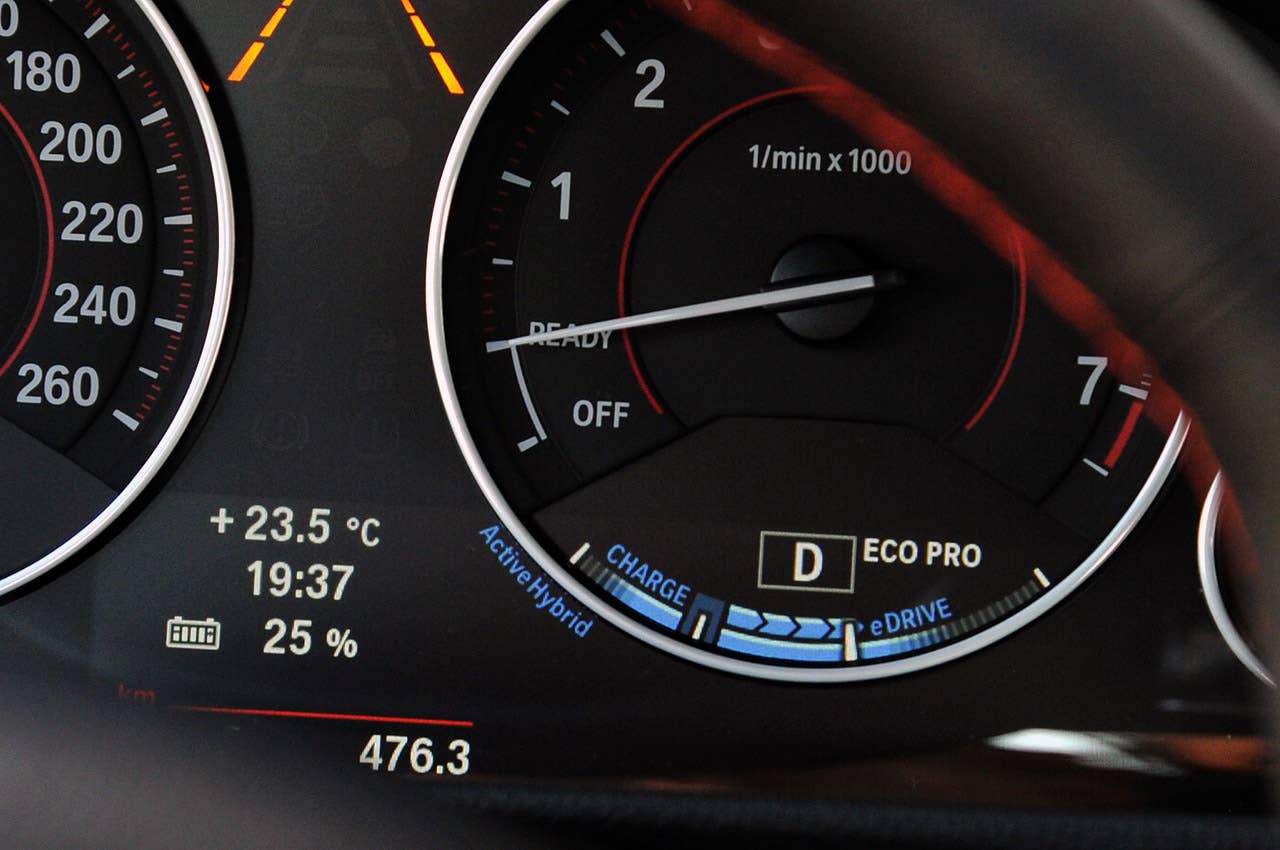 2013 BMW ActiveHybrid 3 charge display