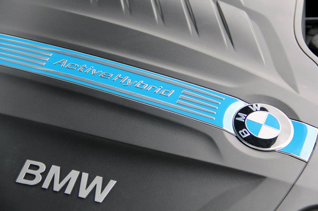 2013 BMW ActiveHybrid 3 engine detail