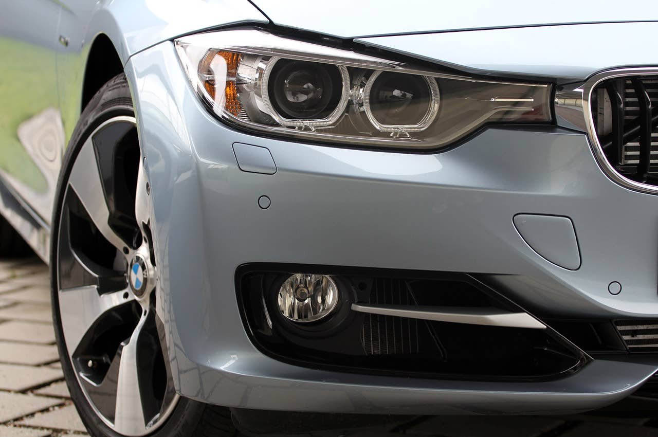 2013 BMW ActiveHybrid 3 front fender