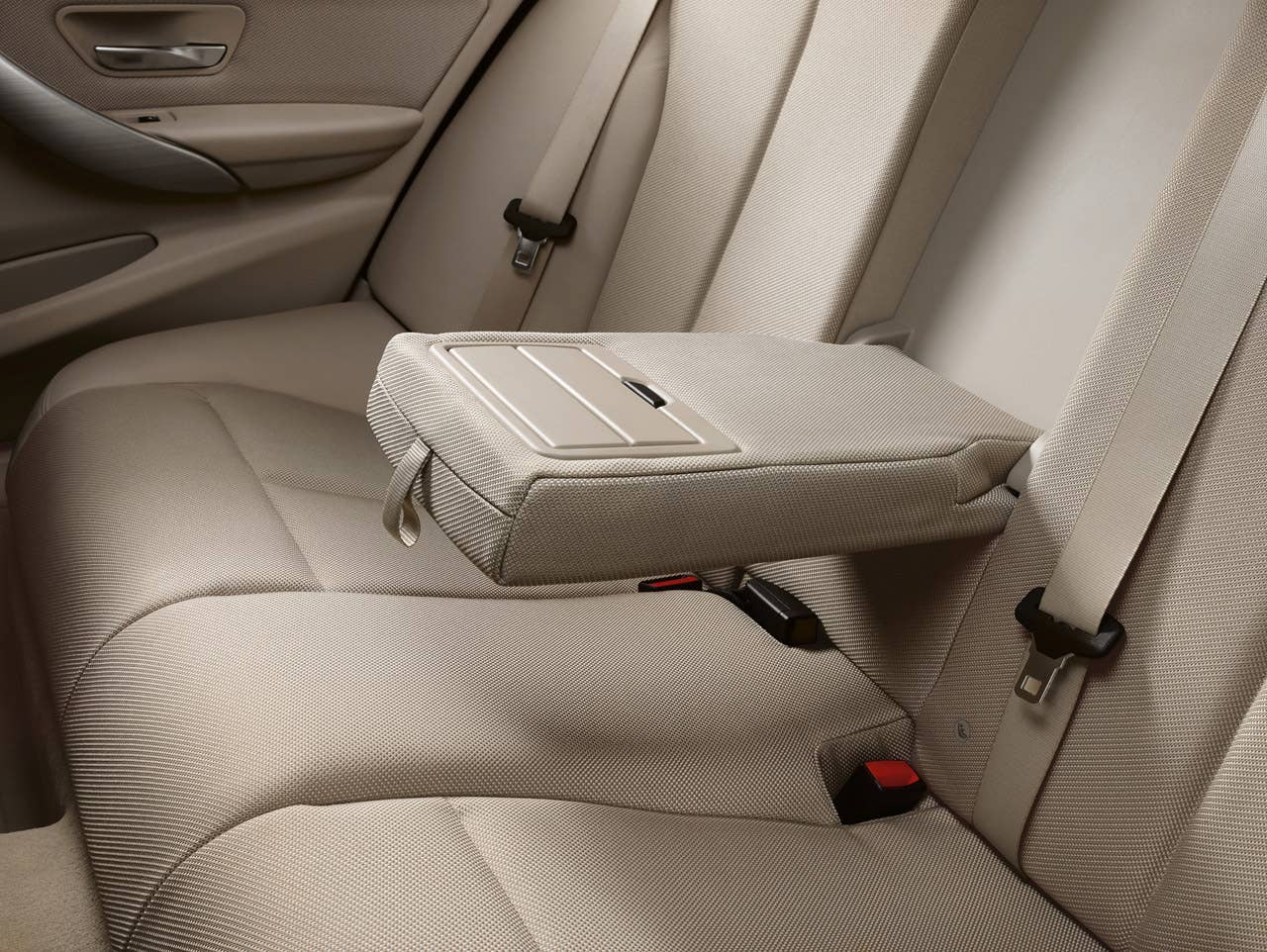 New BMW 3 Series: Centre armrest in rear (10/2011)