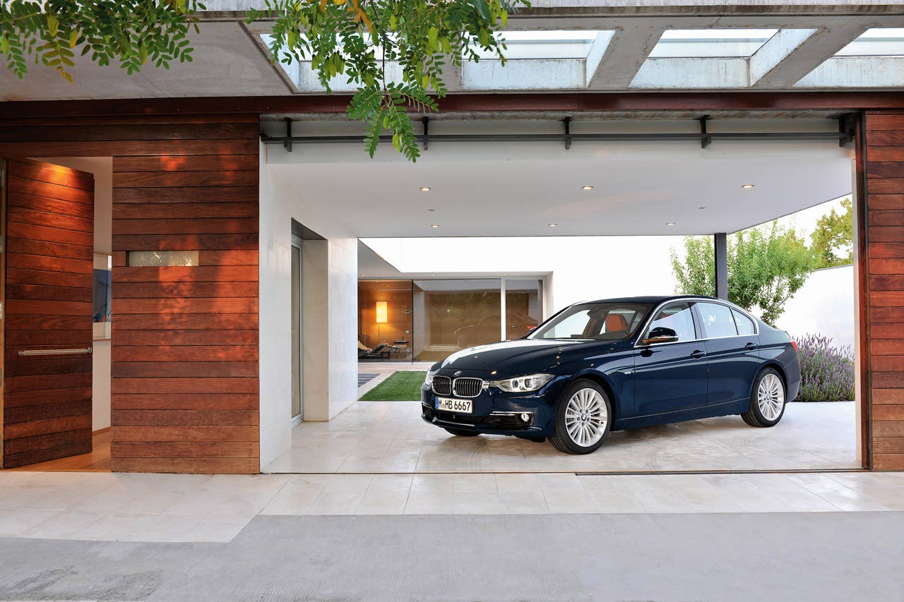 The new BMW 3 Series Sedan, Luxury Line (10/2011)