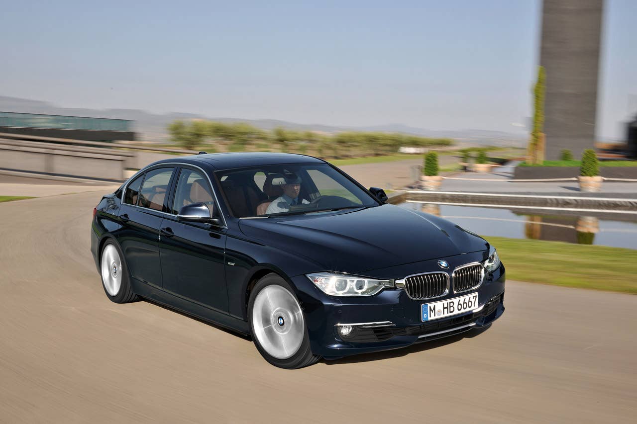 The new BMW 3 Series Sedan, Luxury Line (10/2011)