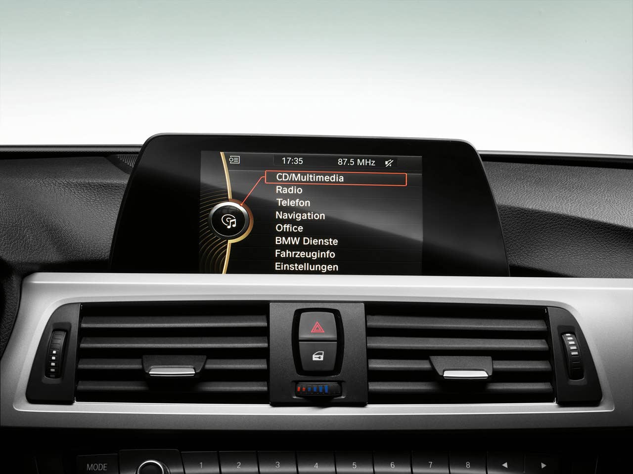 New BMW 3 Series: On-board monitor (10/2011)