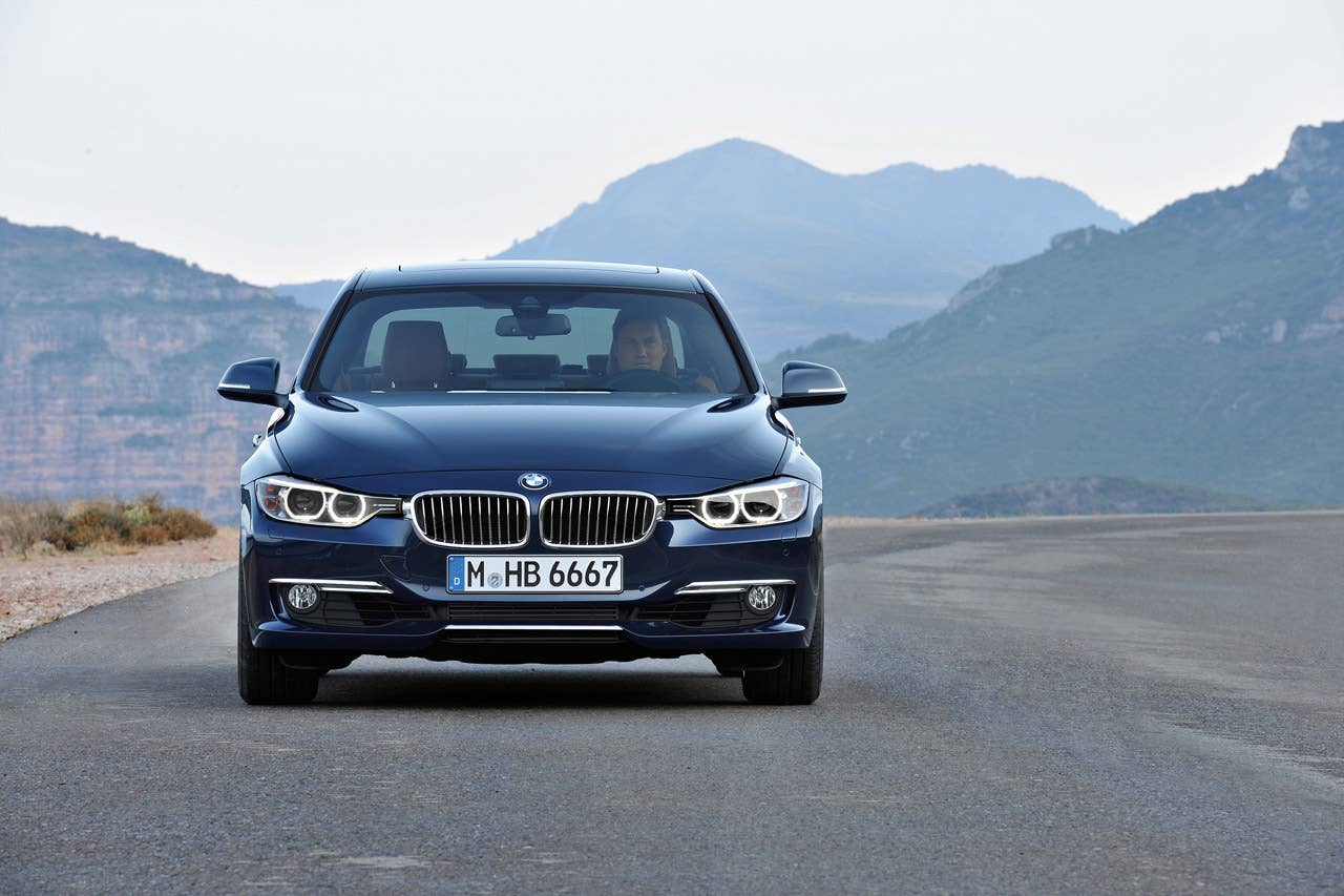 The new BMW 3 Series Sedan, Luxury Line (10/2011)