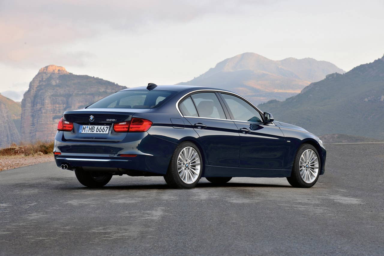 The new BMW 3 Series Sedan, Luxury Line (10/2011)