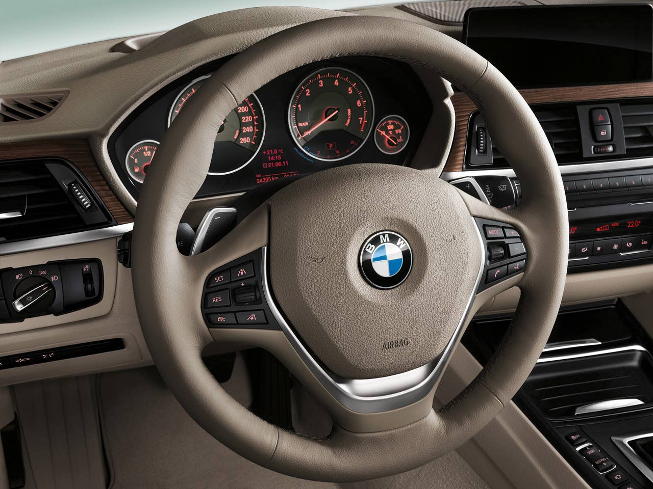 New BMW 3 Series: Cockpit Luxury Line (10/2011)