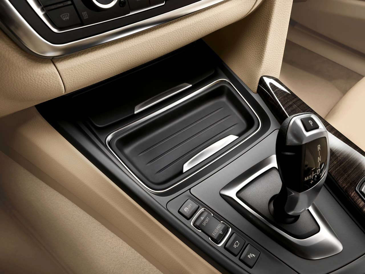 New BMW 3 Series: Center console Luxury Line (10/2011)