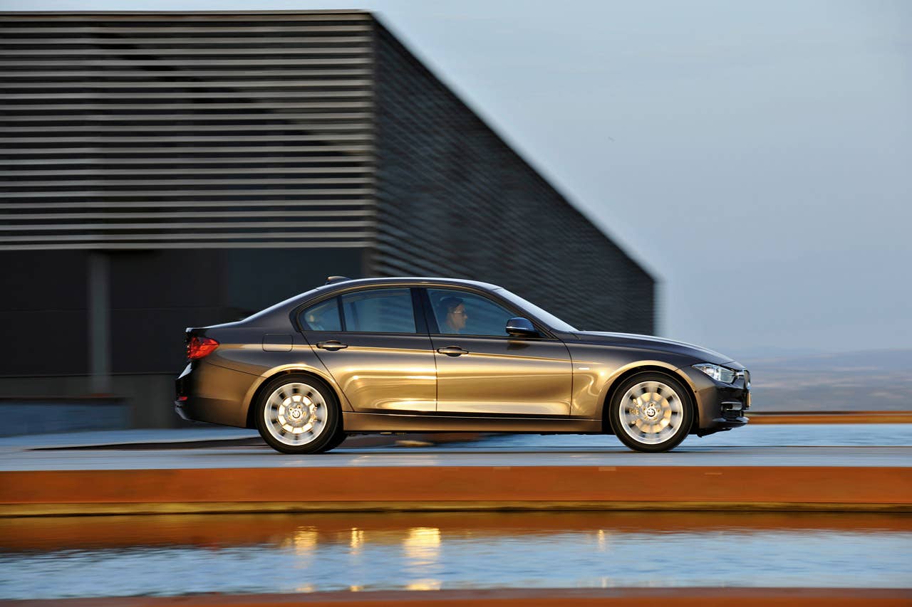 The new BMW 3 Series Sedan, Modern Line (10/2011)