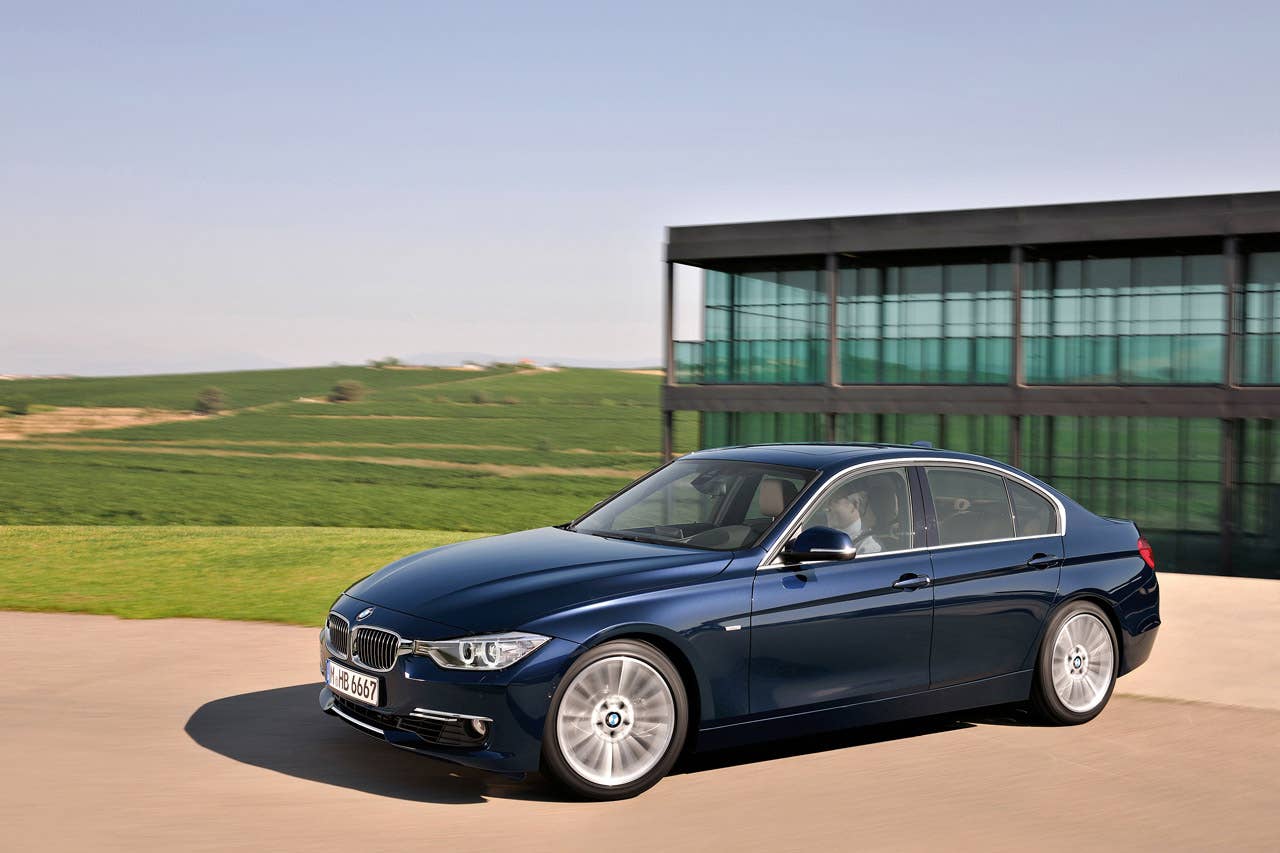 The new BMW 3 Series Sedan, Luxury Line (10/2011)
