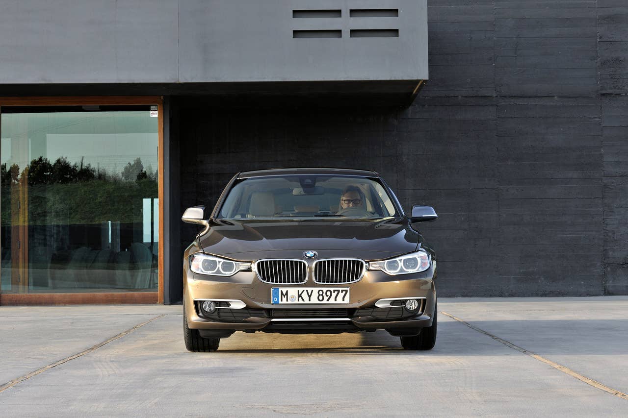 Die neue BMW 3er Limousine, Modern Line (10/2011) The new BMW 3 Series Sedan, Modern Line (10/2011)