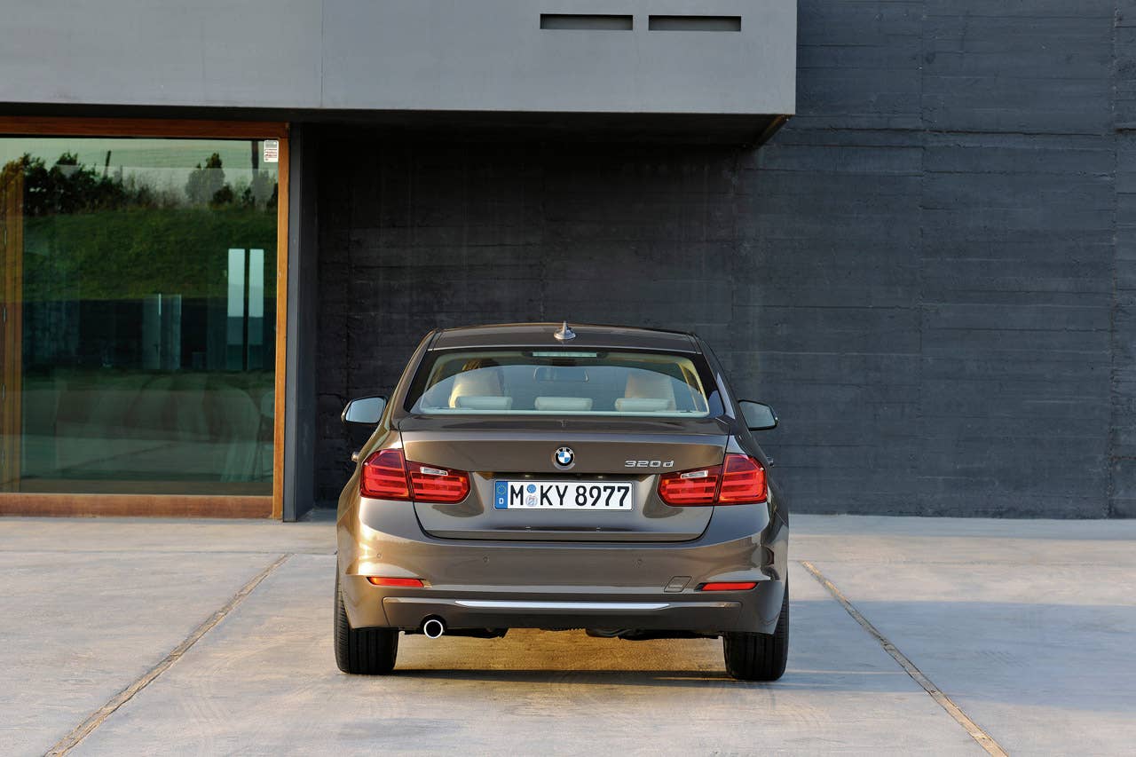 Die neue BMW 3er Limousine, Modern Line (10/2011) The new BMW 3 Series Sedan, Modern Line (10/2011)