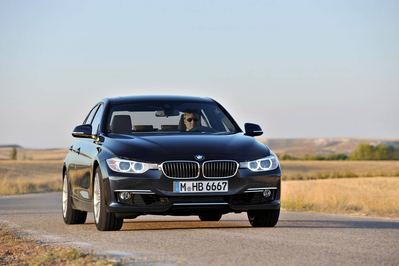 The new BMW 3 Series Sedan, Luxury Line (10/2011)