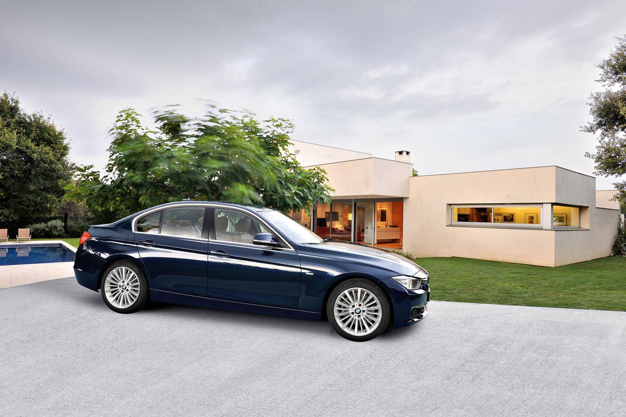 The new BMW 3 Series Sedan, Luxury Line (10/2011)