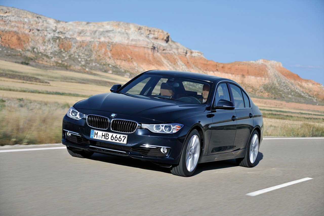 The new BMW 3 Series Sedan, Luxury Line (10/2011)