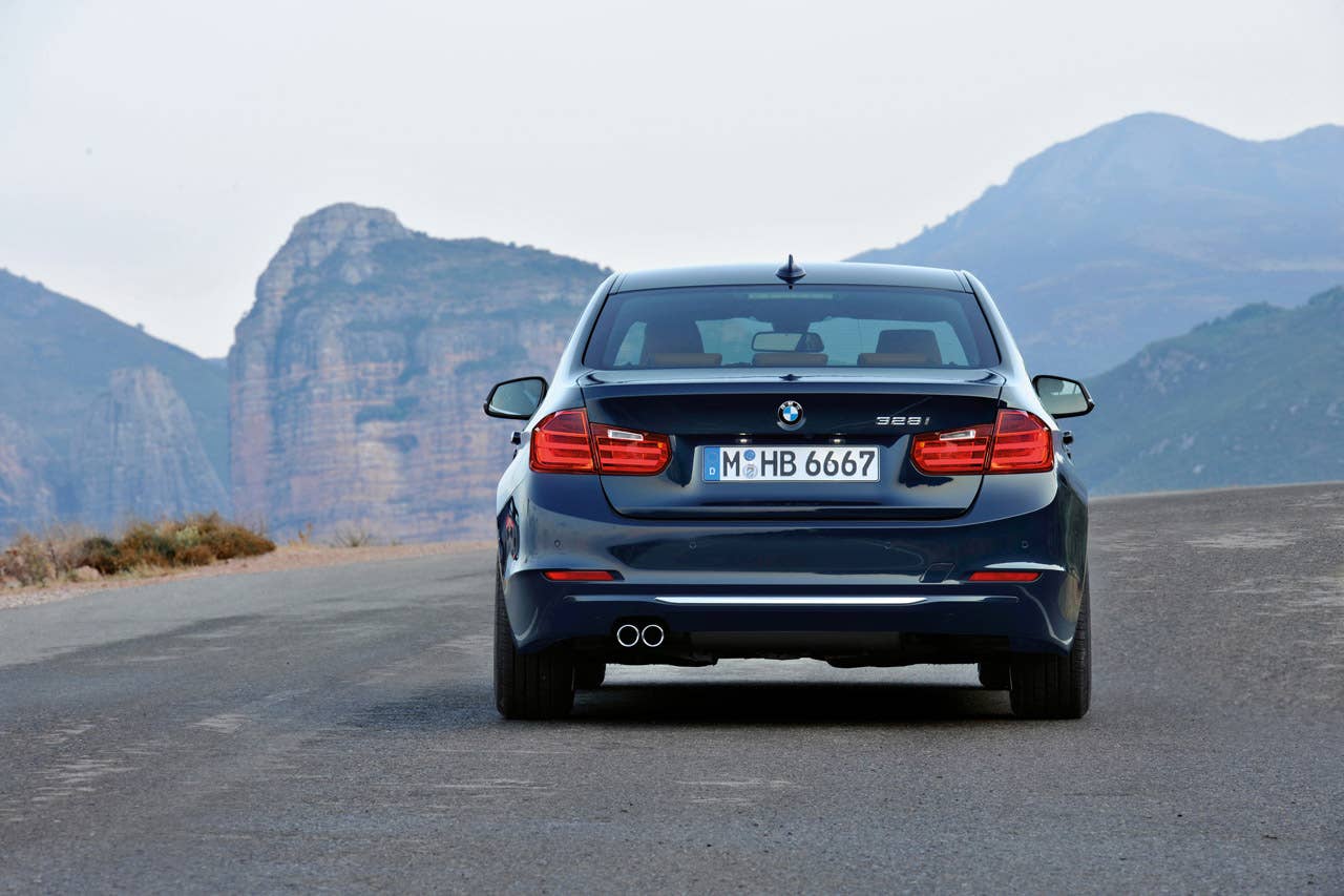 The new BMW 3 Series Sedan, Luxury Line (10/2011)