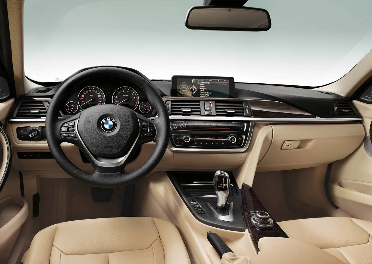New BMW 3 Series: Cockpit Luxury Line (10/2011)