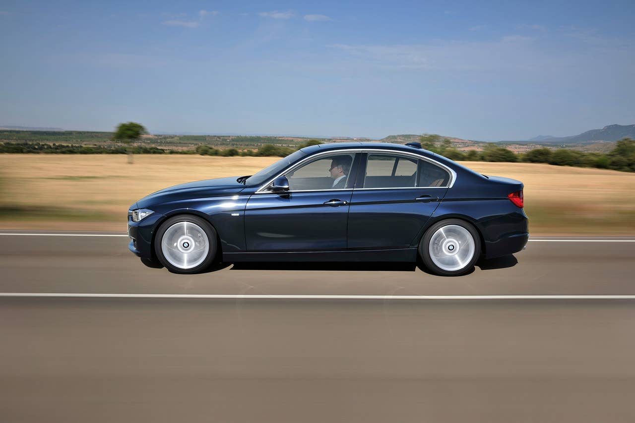 The new BMW 3 Series Sedan, Luxury Line (10/2011)