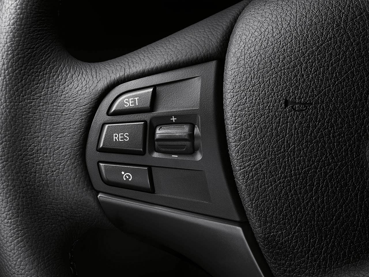 New BMW 3 Series: Multifunction steering wheel (10/2011)