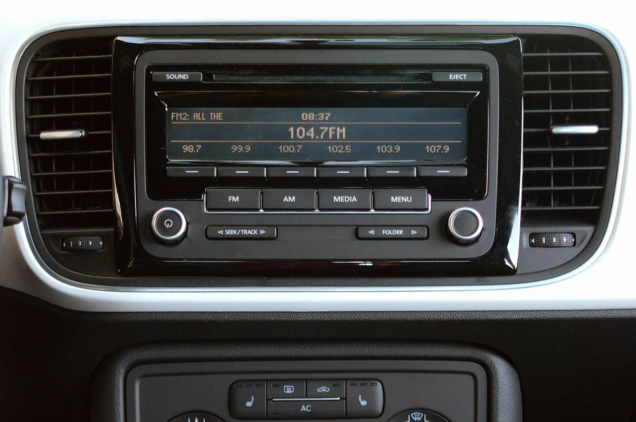 2012 Volkswagen Beetle Turbo audio system