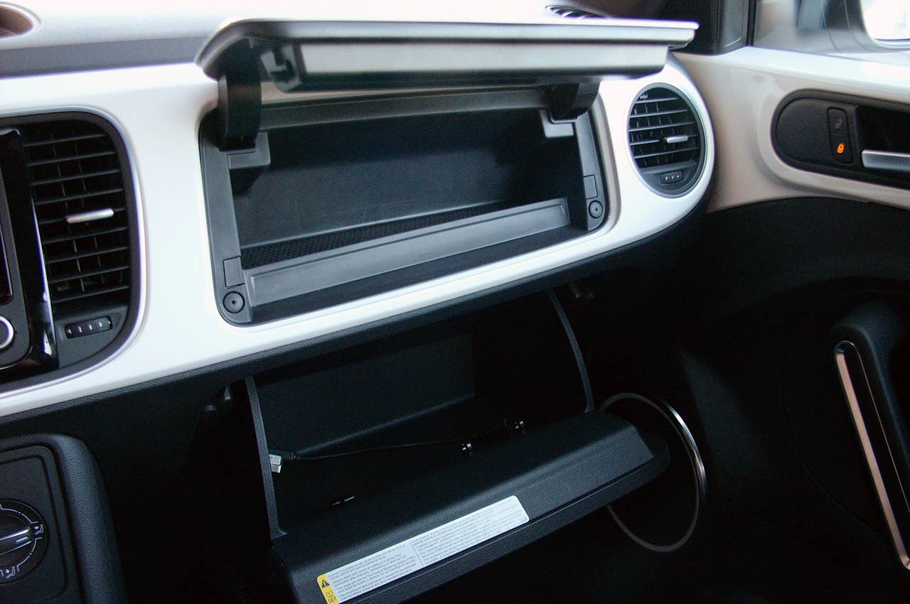 2012 Volkswagen Beetle Turbo glove box