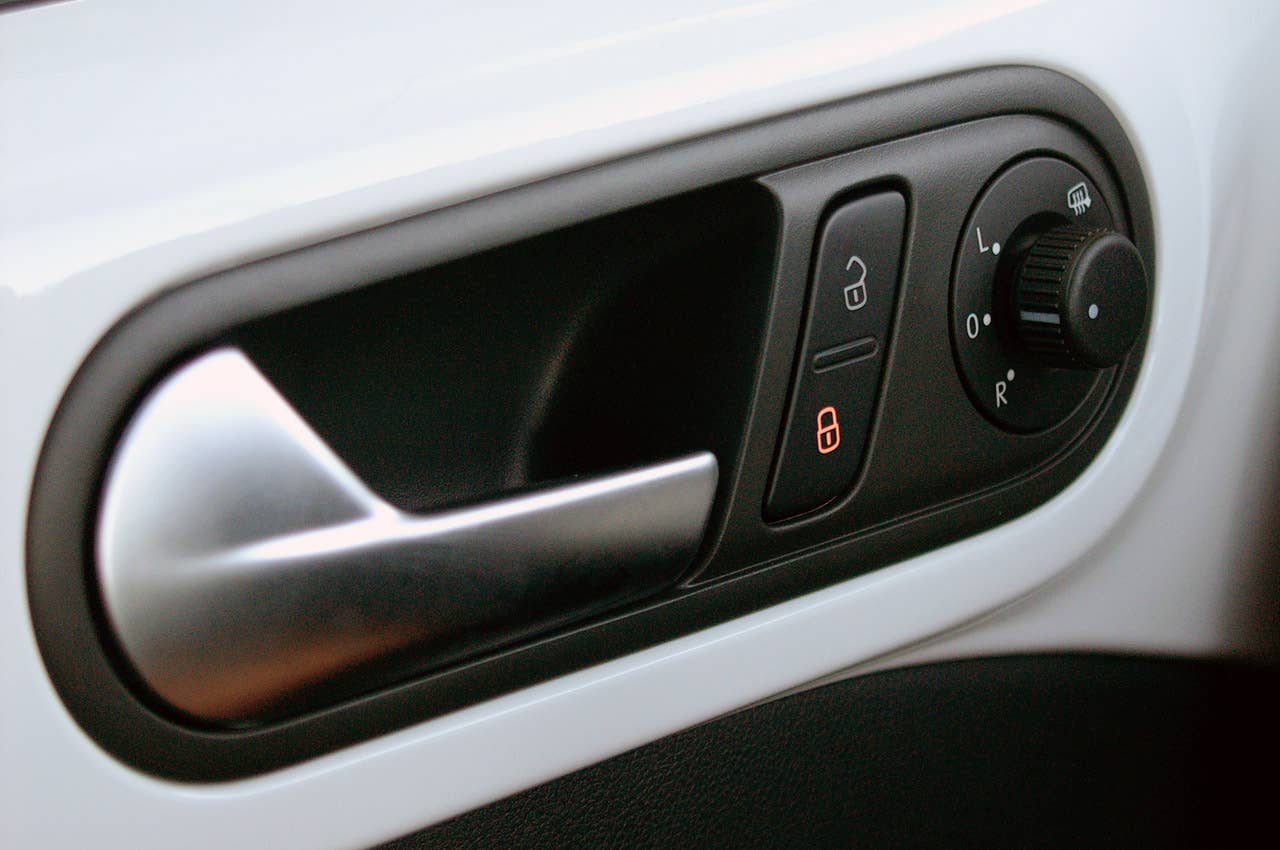 2012 Volkswagen Beetle Turbo door handle