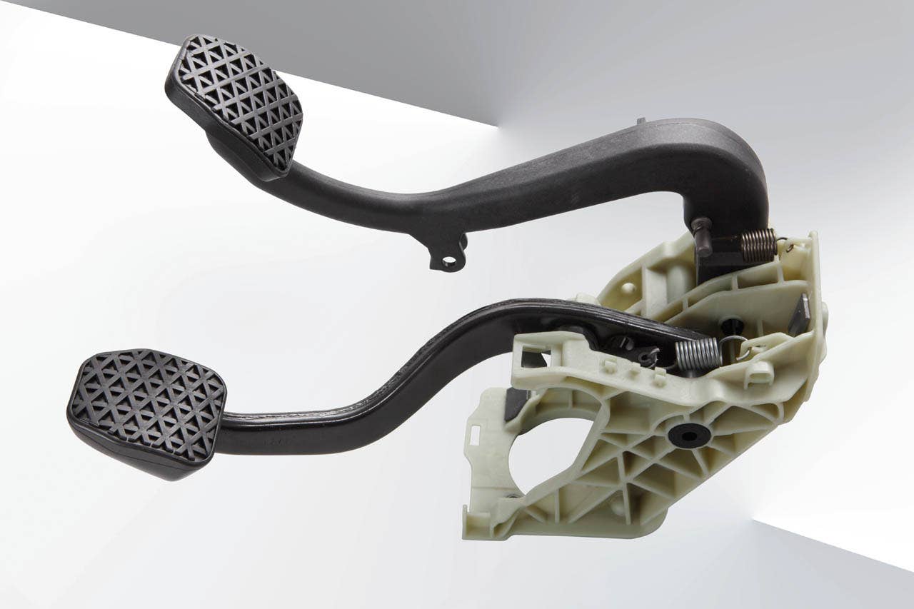 BMW EfficientDynamics foot works and clutch pedal (04/2011)