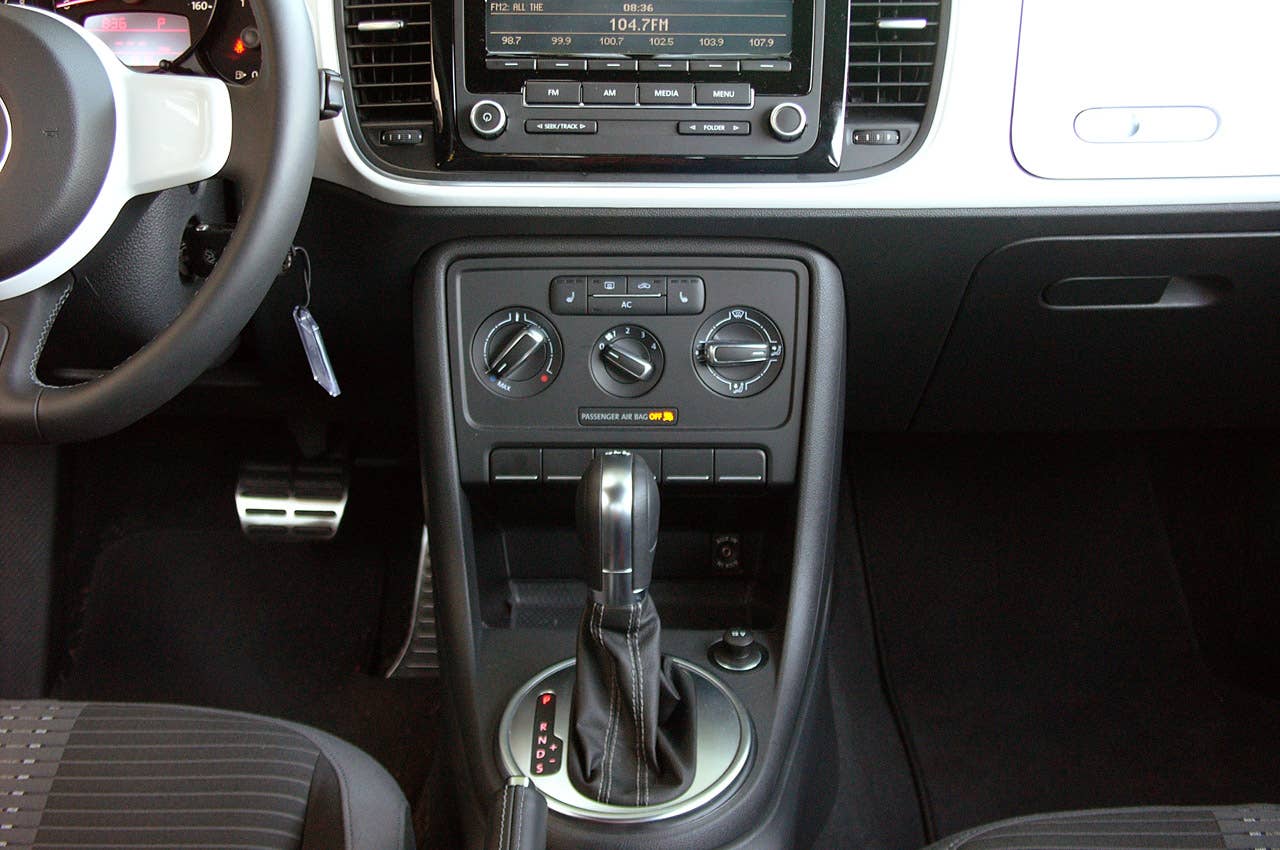 2012 Volkswagen Beetle Turbo instrument panel