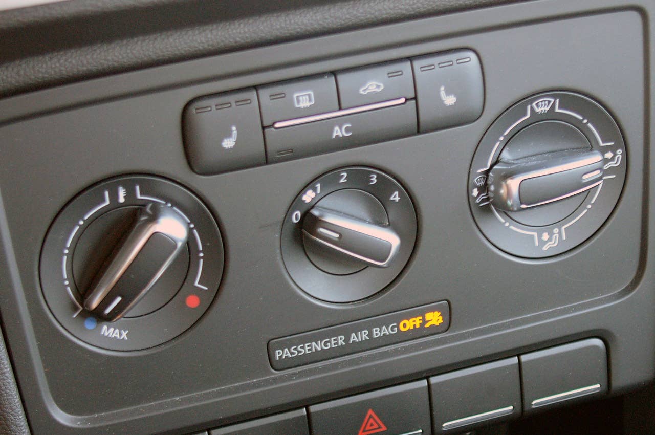 2012 Volkswagen Beetle Turbo climate controls